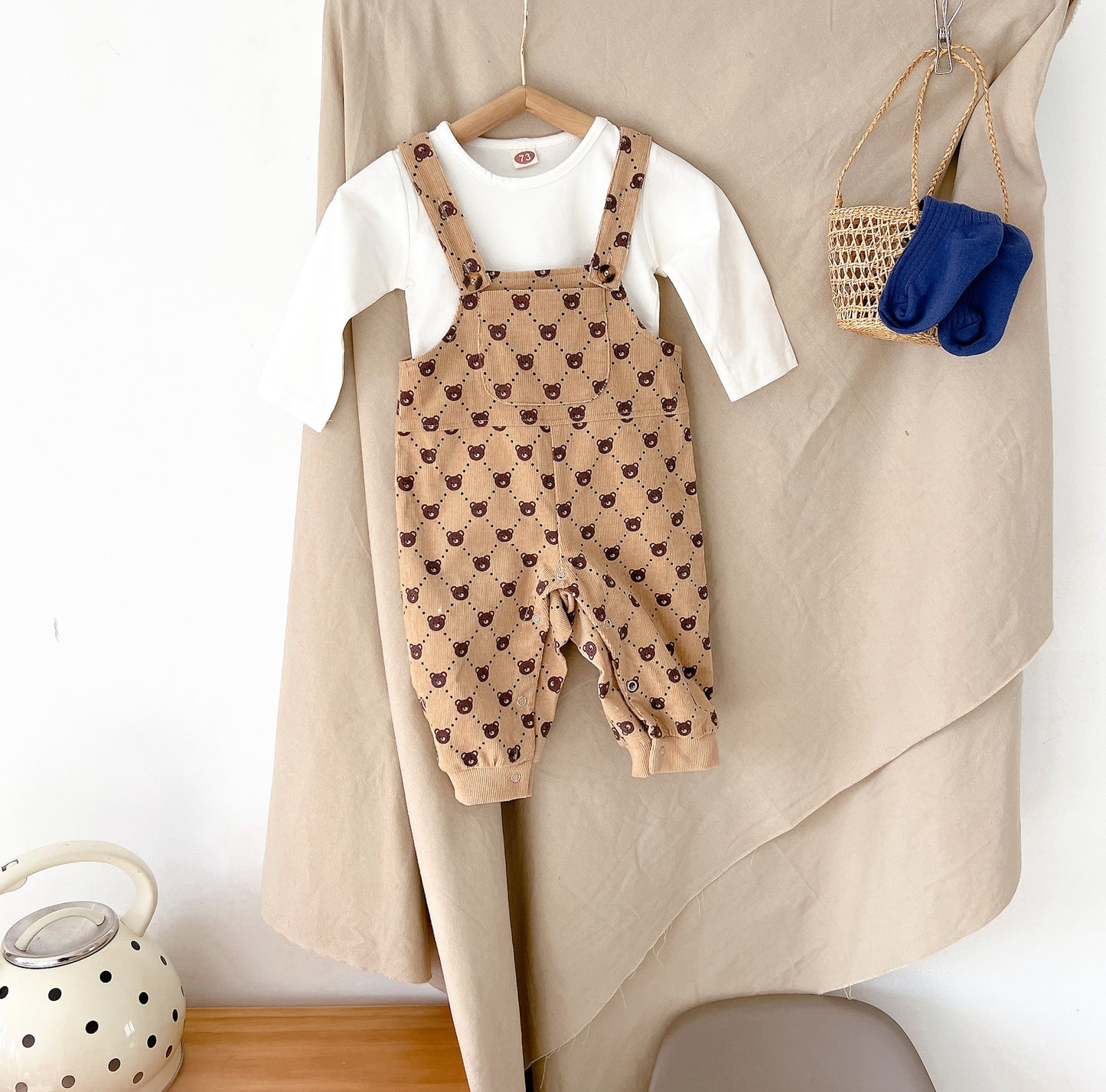 Baby's strap pants,loose and comfortable with bear printing