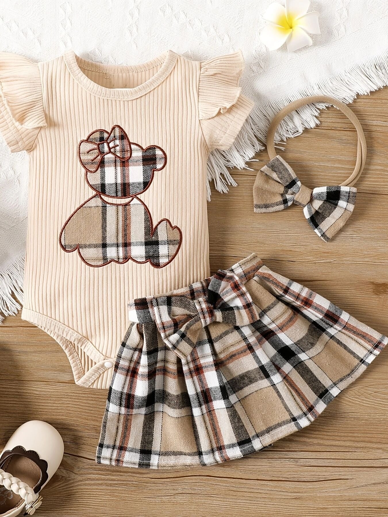 Newborn baby girl's summer 3 piece set,t-shirt bodysuit with style teddy bear,plaid skirt and plaid headbow